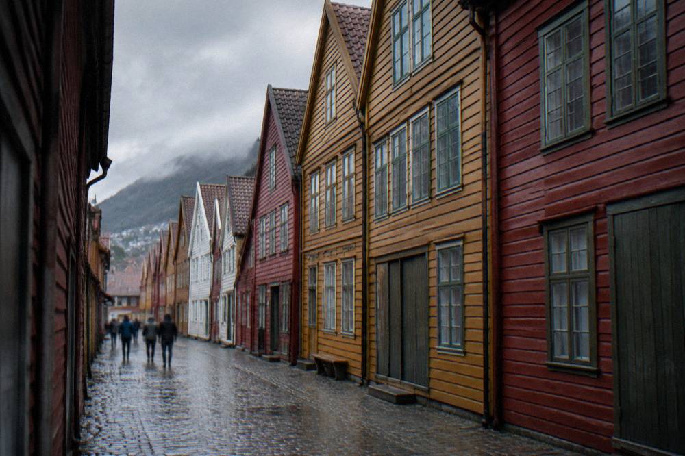Narrow wooden lane running between the historic warehouse buildings of Bryggen